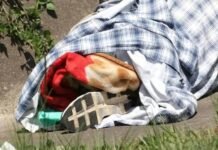 Hallan cuerpo envuelto con sábana en Macultepec.