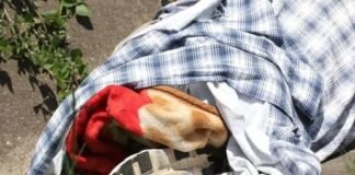 Hallan cuerpo envuelto con sábana en Macultepec.